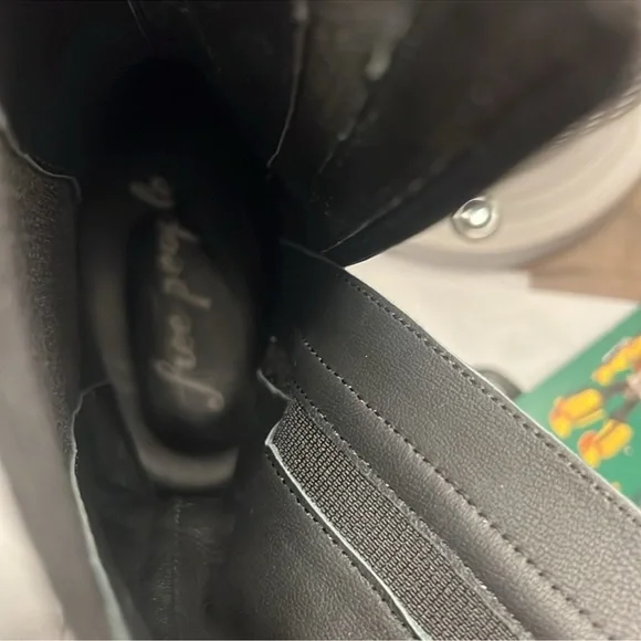 Free People NWOB Brooks Chelsea Stylish Tan Boots with Black Soles size 39👢😍 - Picture 7 of 7